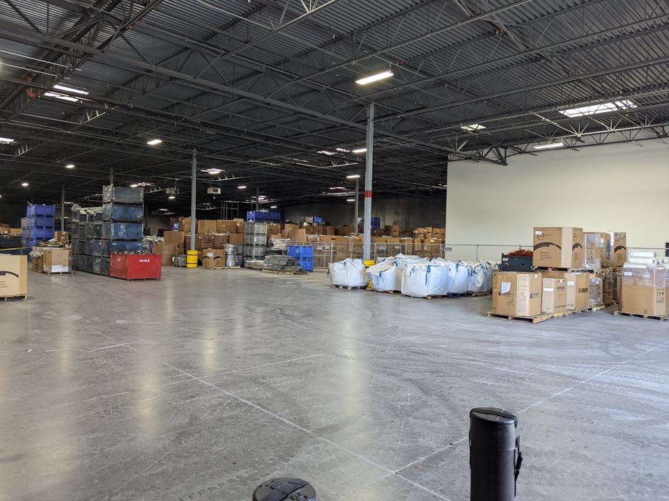 Material containers and bulk bags arranged inside the Santa Teresa warehouse